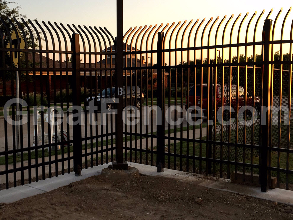 Industrial Curved Picket Aluminum Security Fence