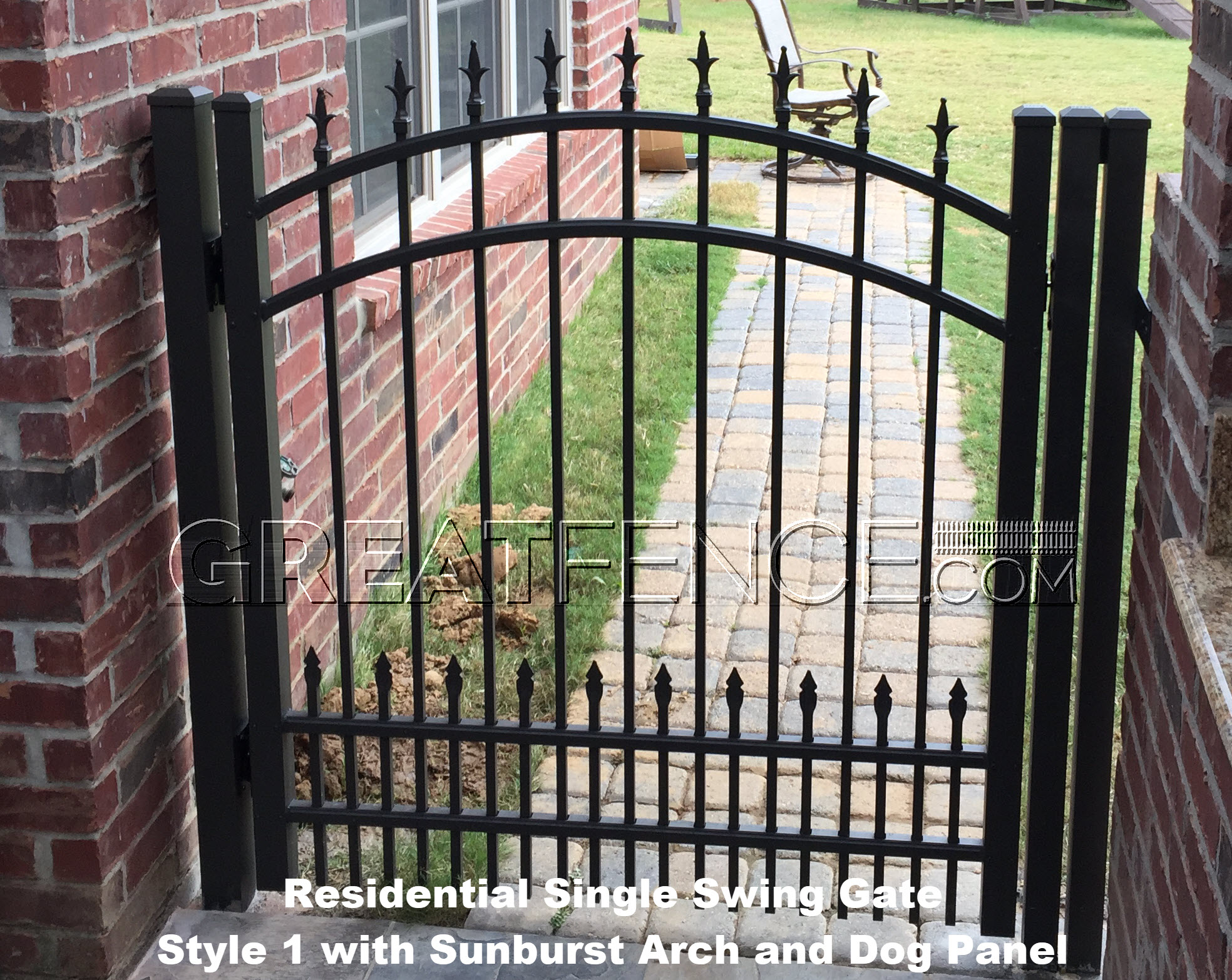 Large Arched Gate With Puppy Pickets
