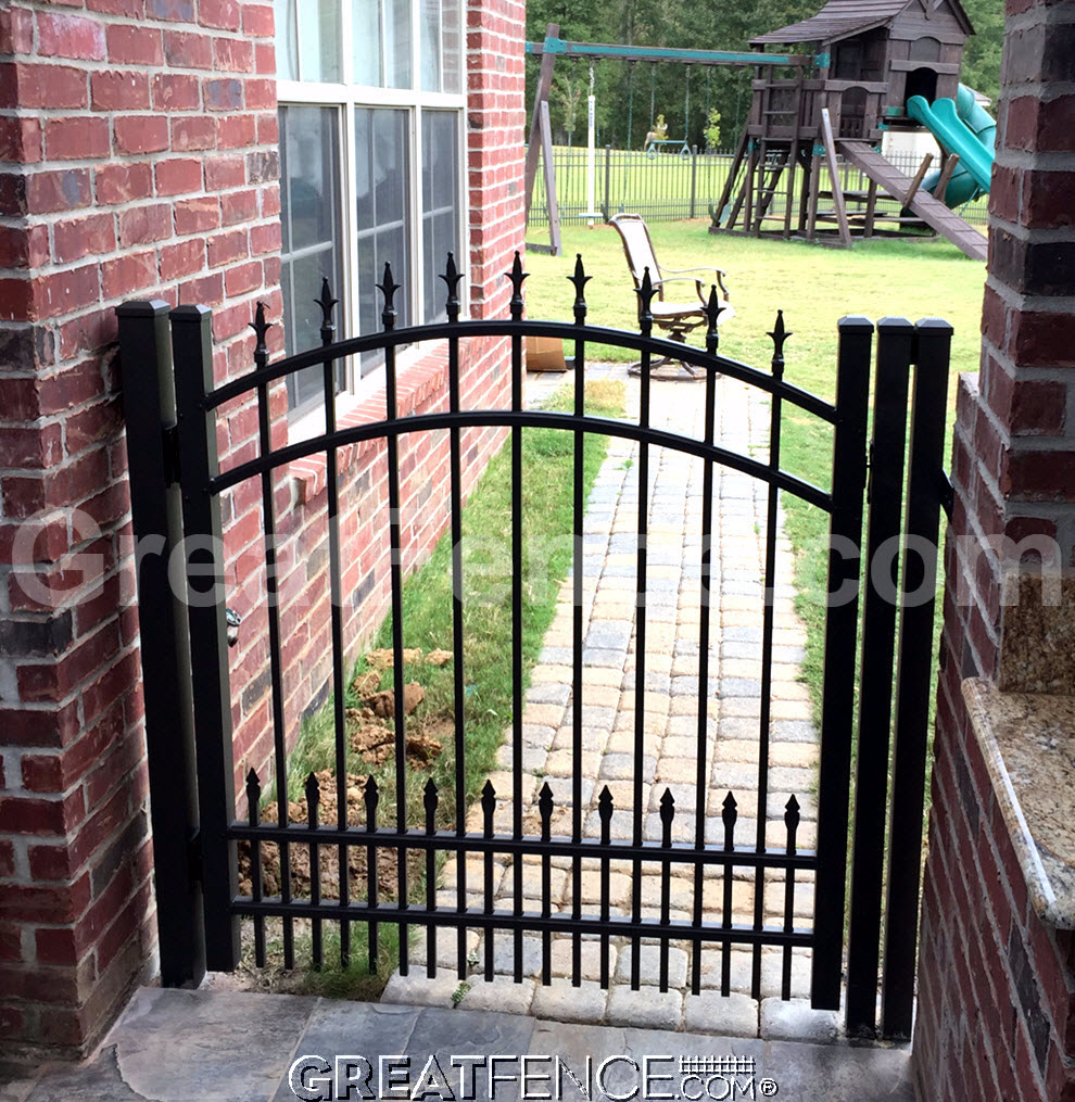 Arched Single Gate with Type B Finials
