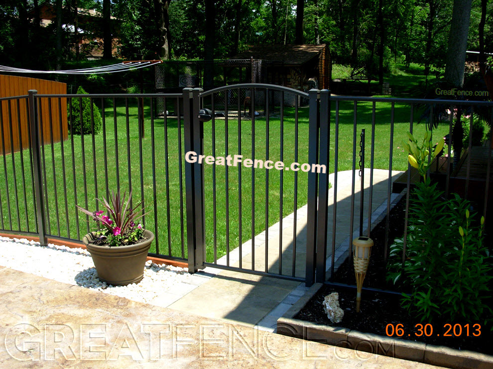 Aluminum Fencing and arched gate - STYLE 10