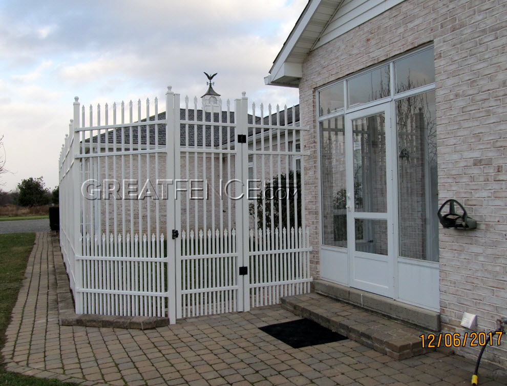 Industrial White Aluminum Single Gate with spear top puppy pickets