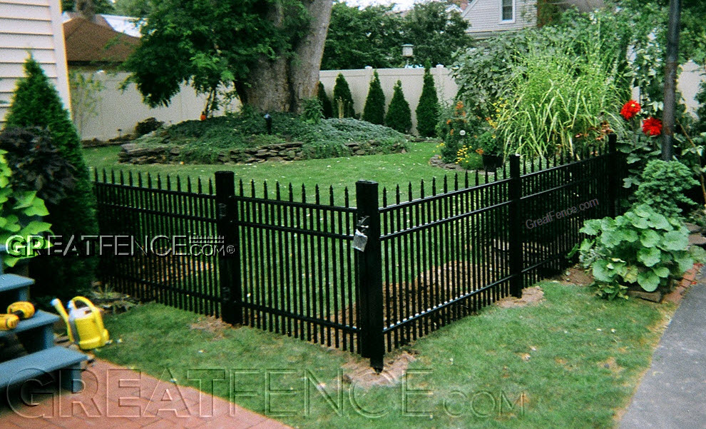 Residential Aluminum Fence and matching gate - STYLE 8