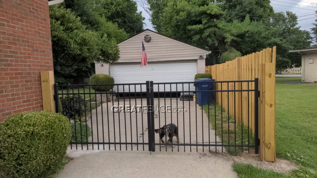 residential aluminum driveway gate Style 4 combines simplicity with durability and is the perfect driveway enclosure for any home.