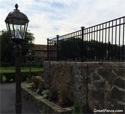 aluminum fence with solar post lights